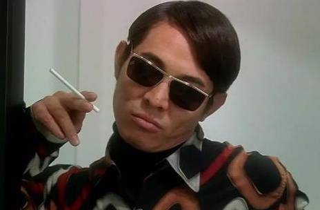 戴蟑螂眼镜李小龙两动作吓到不屑少年龙争虎斗踢腿孩成大师