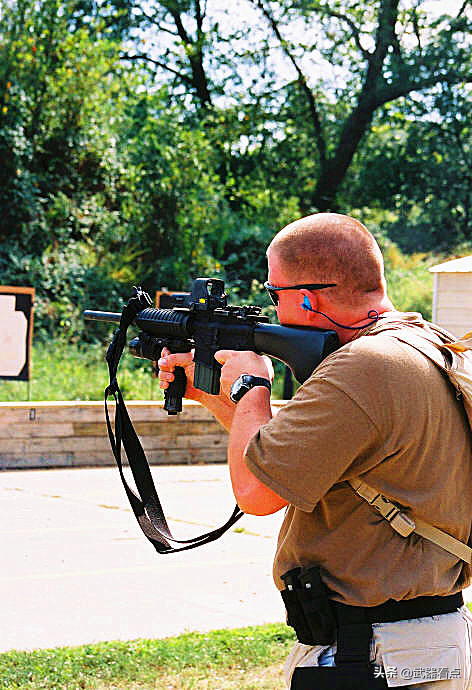 军事丨美军退役特种部队士兵,创办detc公司制造ar式卡宾枪