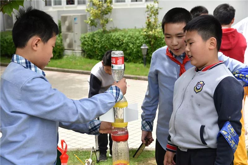 學生髮展追夢科幻煥彩真我記建平實驗中學科技節水火箭比賽