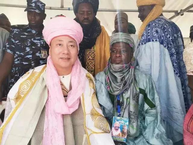 34岁中国小伙在非洲授封酋长他还不算头一个