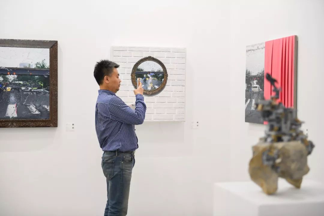 彭玮青年艺术100启动了一个新艺术博览会