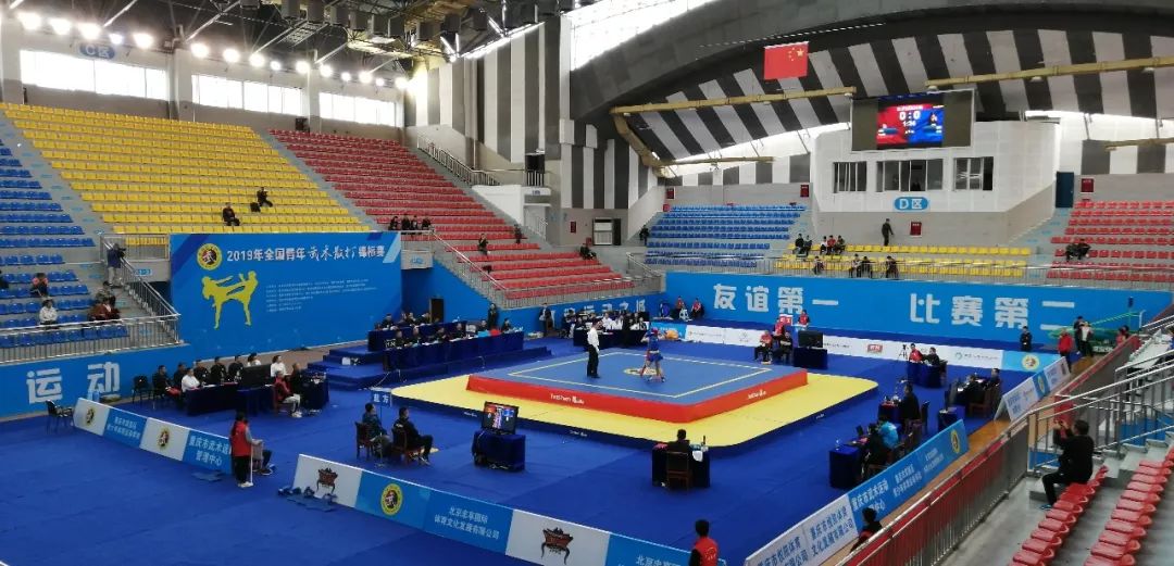 全国青年武术散打锦标赛在荣开赛_比赛