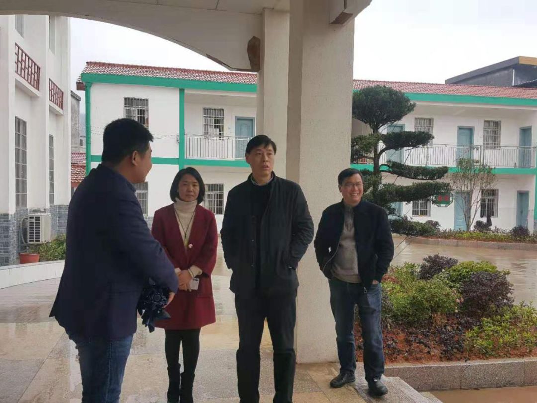 这里的村民坐上了就医公交_胡烈