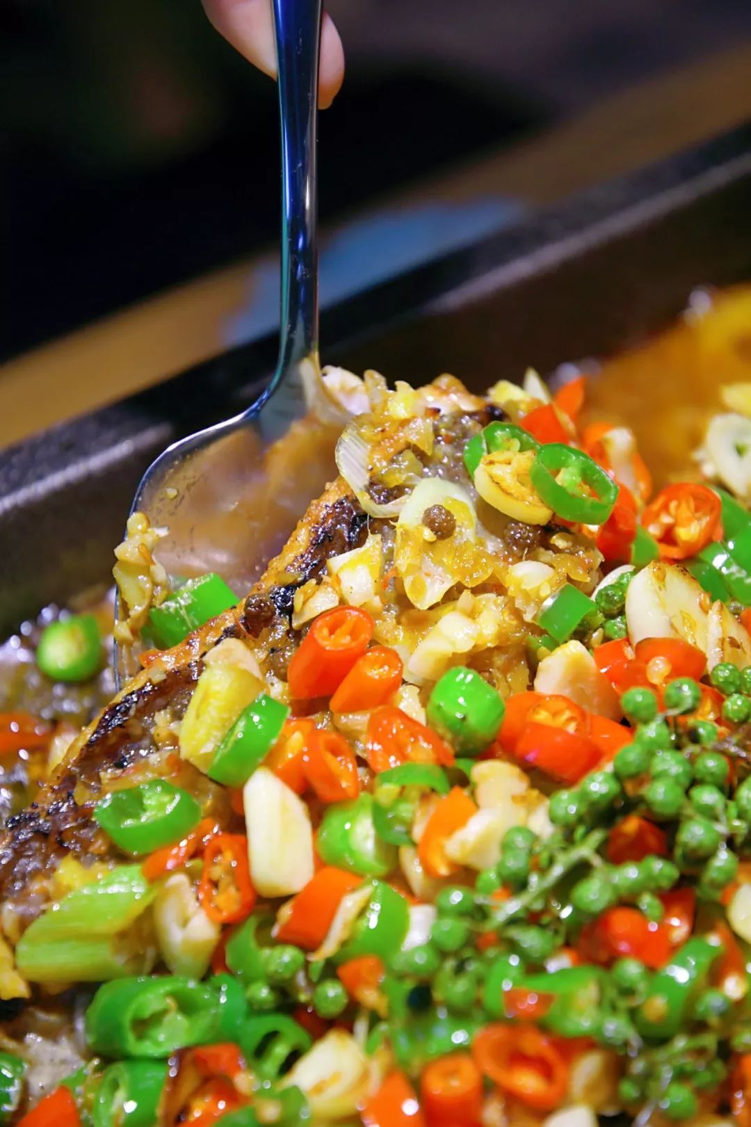 01青岛烤鱼那么多唐妈妈凭它们横走江湖▼"① 鲜藤椒味烤鱼"镇店之宝