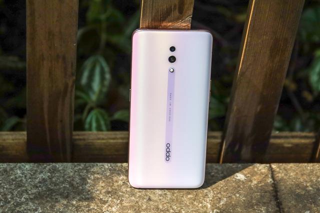 说opporeno标准版手机不扛打那你就想太多了