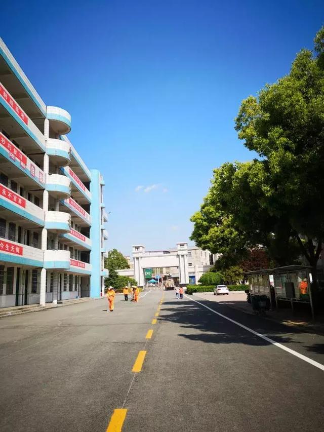 光山县马畈高中举行成人仪式暨五四"模范青年"表彰大会