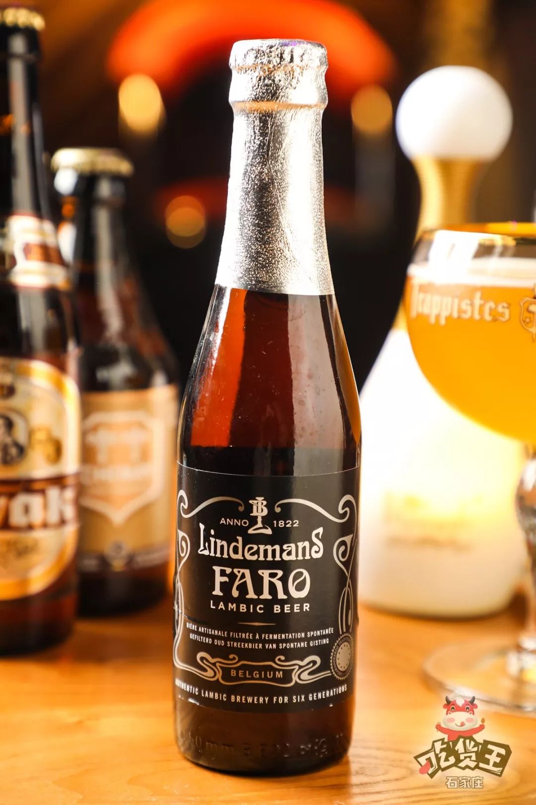 比利时的快克啤酒属于典型香槟酒,充满气泡的香槟啤酒要用修长的圆形