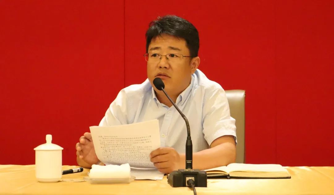 城改办主任 李纲街道党工委委员,城建副主任 周良永安置政策我们的