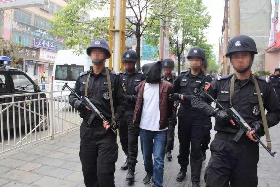 就要敢打,敢杀,跟我混,首先要狠",这是昭通警方侦办的一起黑恶势力