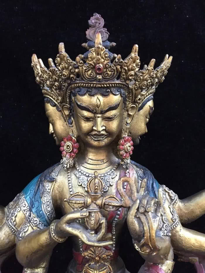 三面佛但是这样的身体结构在现实中不会出现,如果非要说世界上有