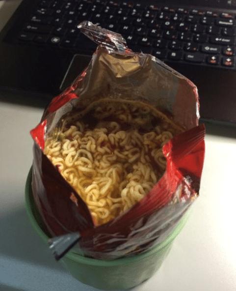 同样煮泡面,高中生和大学生差距不是一点点,网友:档次不同