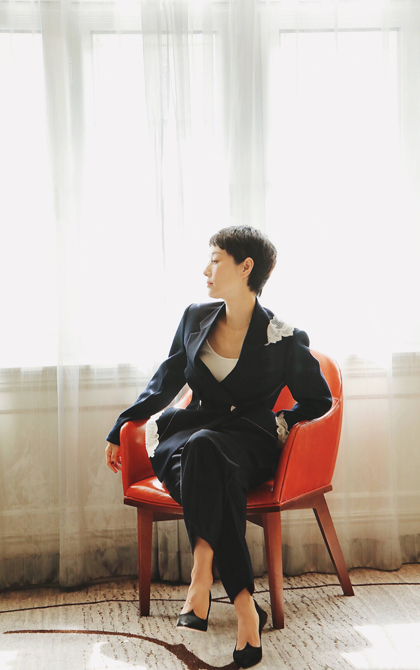 原创43岁马伊琍好会穿一身绣片装饰西装亮相精致优雅越美越高级