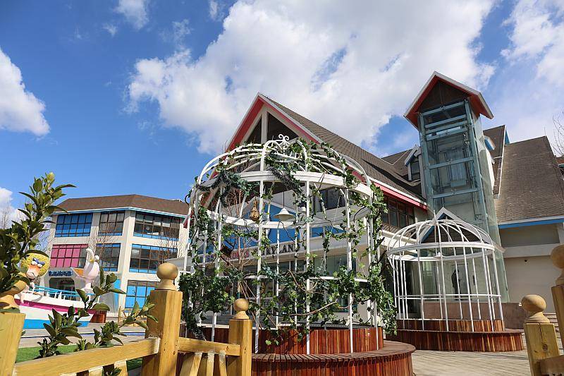 巴布童话小镇变废为宝亲子母婴跳蚤市场