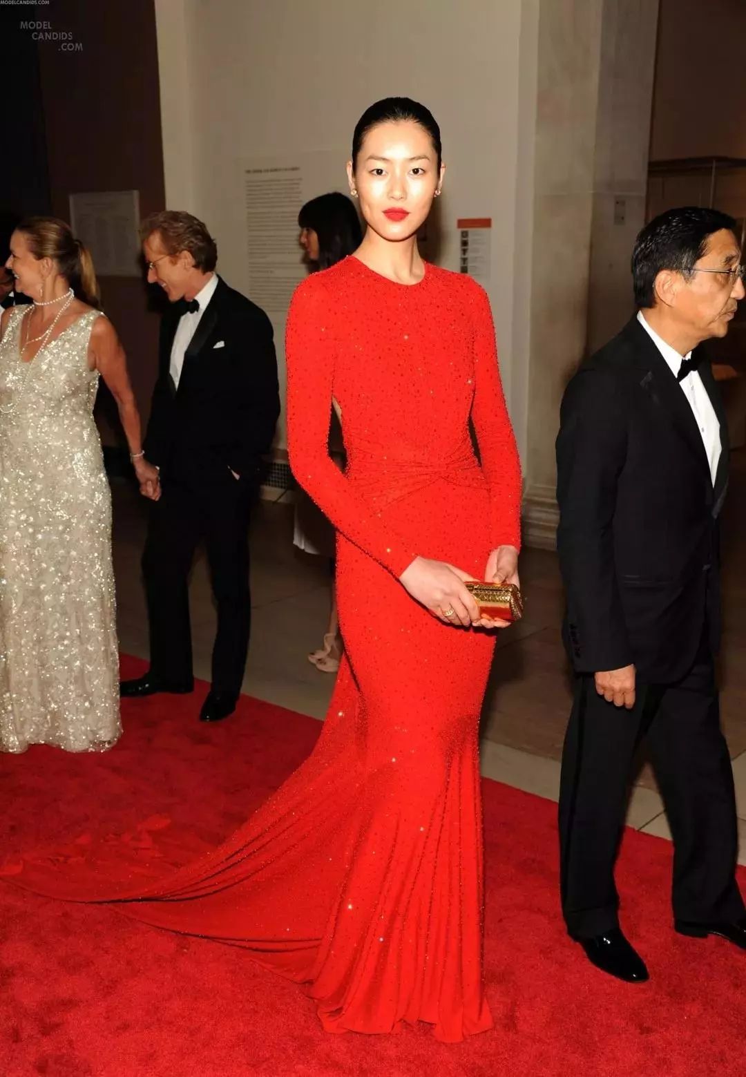 "时尚界奥斯卡"metgala红毯秀,超模刘雯连续惊艳十年