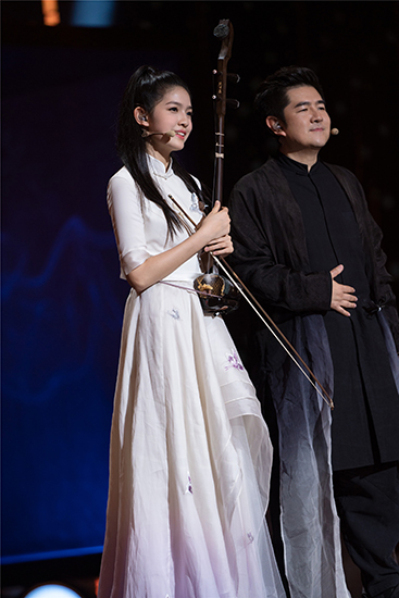 "民乐版欧阳娜娜"登《巅峰之夜》上演极限手速_陈依妙