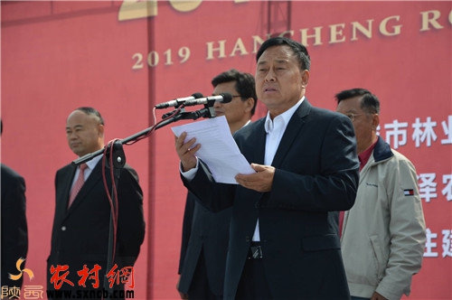 丰泽月季博览园董事长刘爱民介绍园区情况开幕式现场丰泽月季博览园