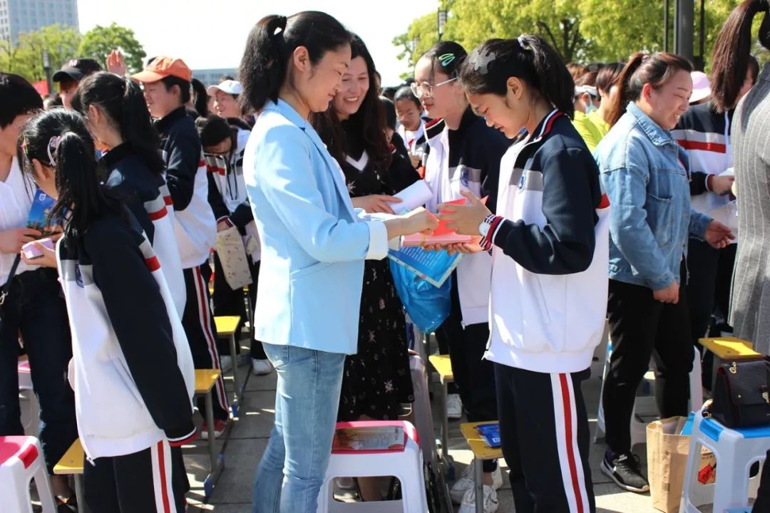 校园风铃丨仪征市实验中学举行十四岁青春仪式