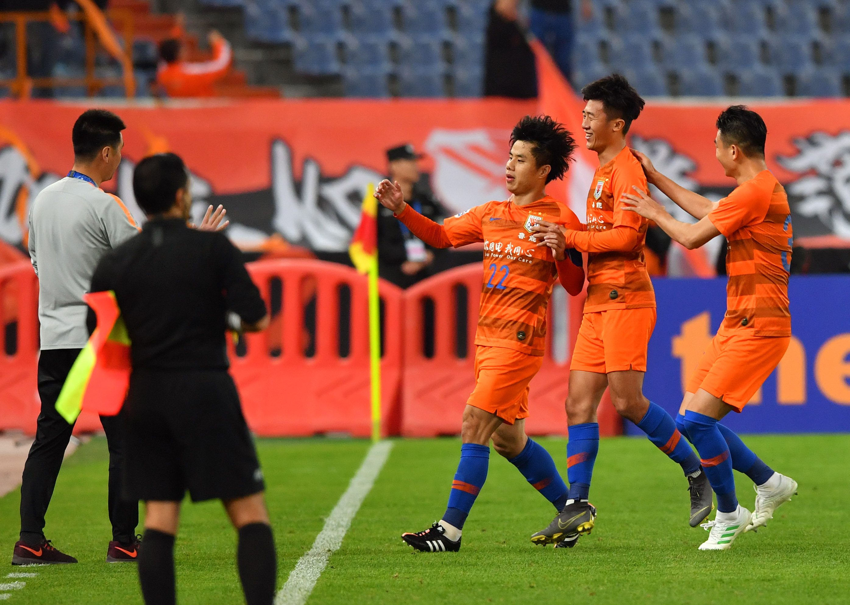 足球——亚冠联赛:山东鲁能胜韩国庆南fc