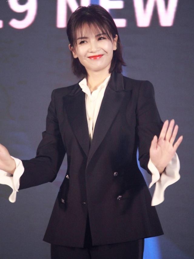 41岁刘涛又换新发型波波头搭空气刘海超减龄不愧是冻龄女神