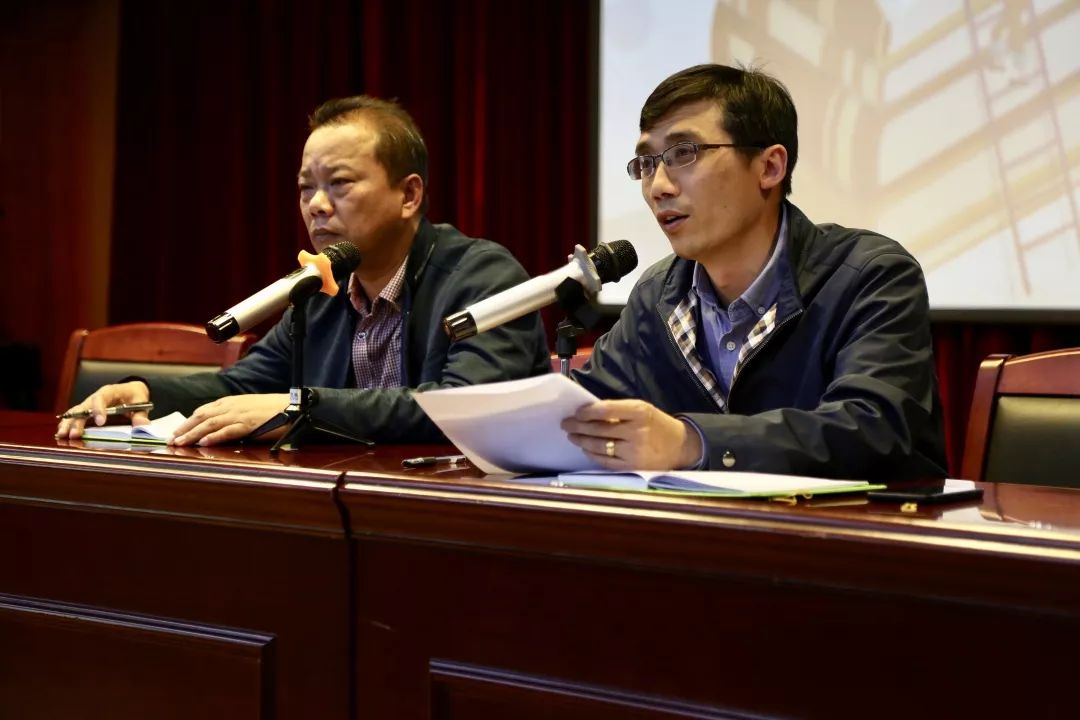 (奉城二中通讯员 洪海军)为加强家校联系,增进家长对