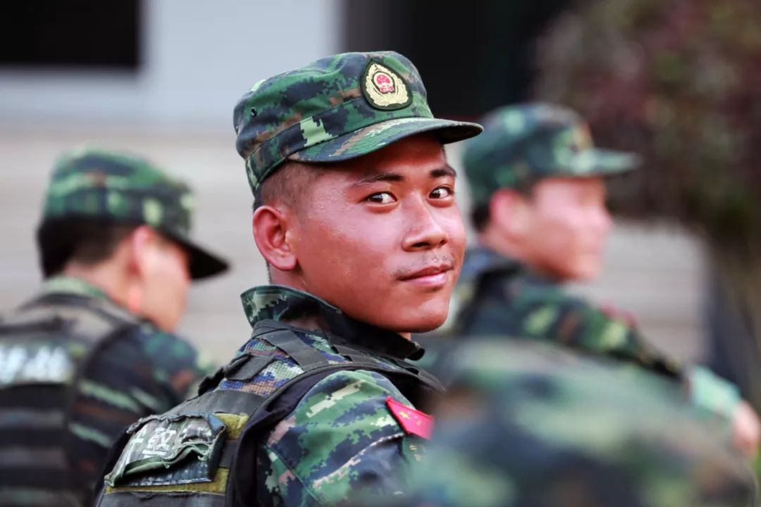 今天你微笑了吗?一起去看兵哥哥们的青春笑脸