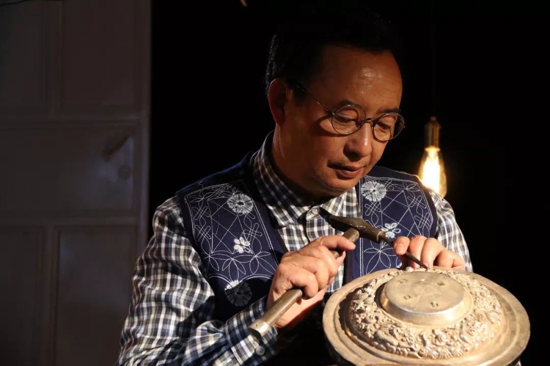 寸发标中国工艺美术大师,国家级非物质文化遗产项目"鹤庆银器锻制技艺