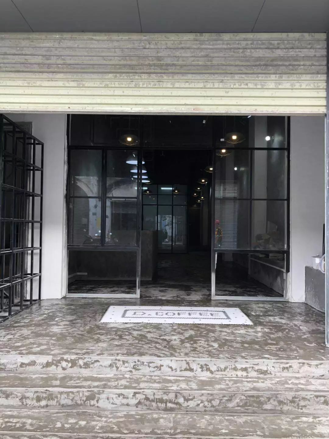 爆改破旧小吃店成特色工业风咖啡馆烘焙工作室