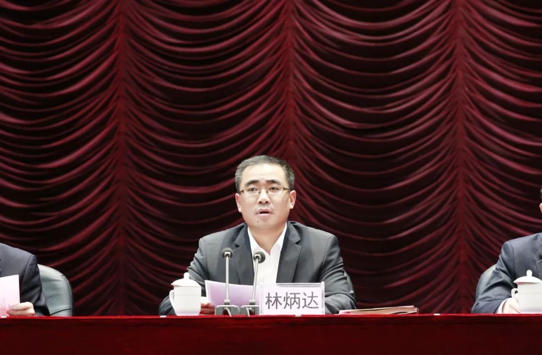 副区长包晓东与杭州师范大学副校长方亮分别代表下城区人民政府和杭州