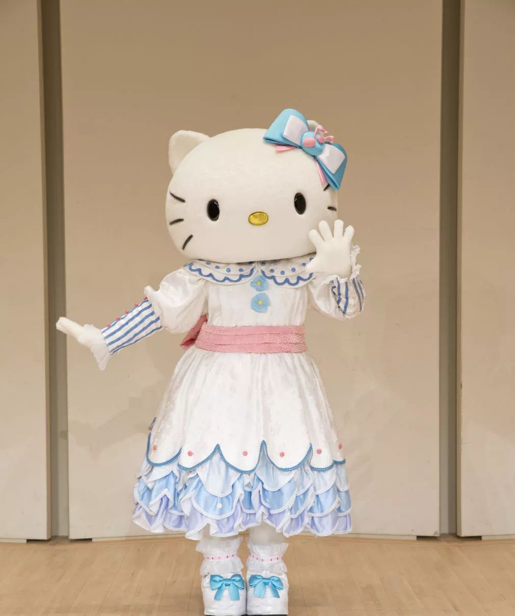 早鸟开售丨Hello Kitty互动古典音乐会南京站——孩子们的第一场趣味古典音乐会_弹奏乐器