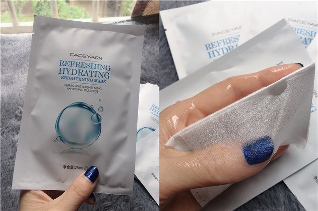 有淡淡的香味,挺好闻的里面的精华液也很多天然植物纤维的面膜纸很薄