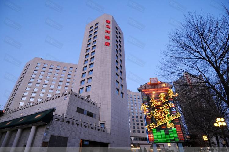 亮马河饭店端午龙舟响鼓尽情放粽