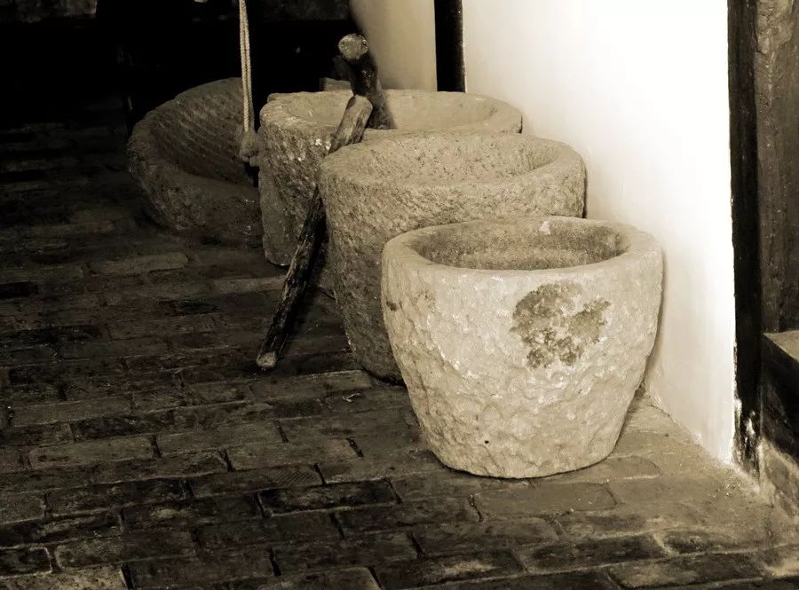 不怕砸捣研磨,甘愿为人们舍身服务的石窝子有谁记得?