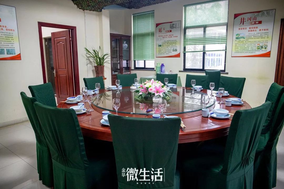 小龙虾免费送!金华这家军旅主题餐厅燃爆了!