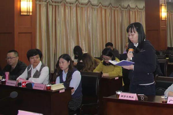 我市领导林小龙,叶济熊,马细妹分别介绍了重走长征路徒步活动的目的和