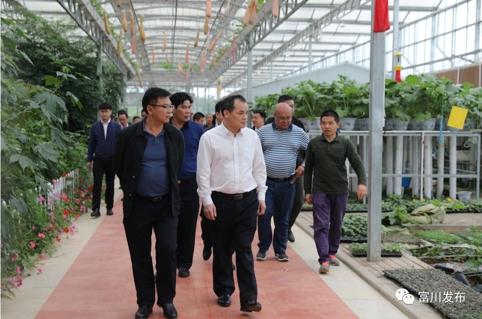 四会市市委书记黄建平率调研组到我县开展扶贫对接工作