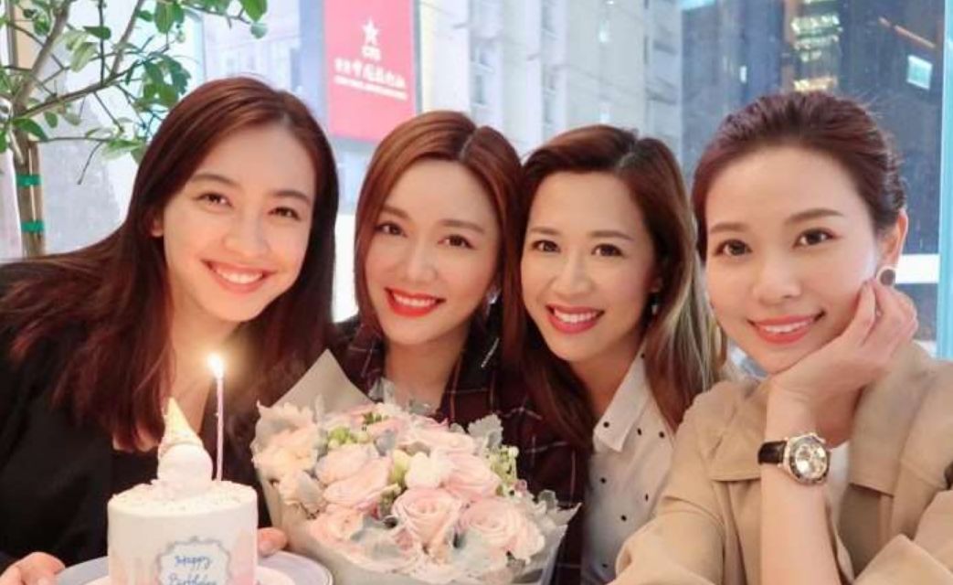 汤洛雯生日同家里人过晒同妹妹合照被赞劲靓有气质