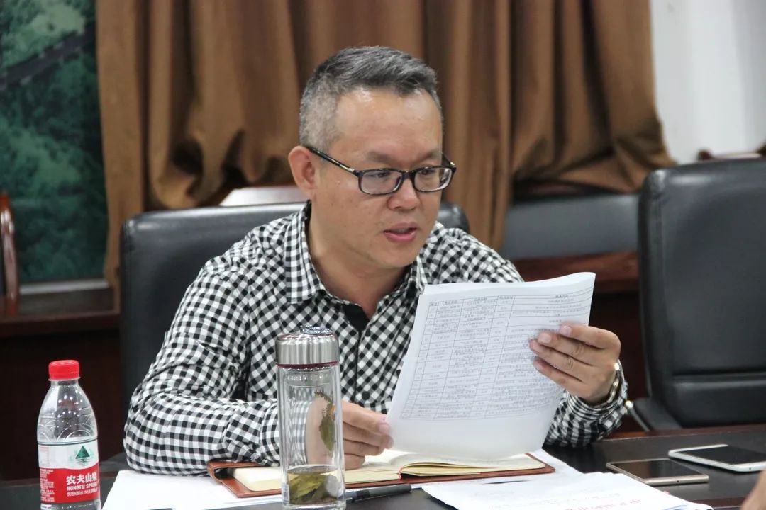 会上坞根镇宣统委员叶伟建向参会人员传达了全市农村文化礼堂"四千