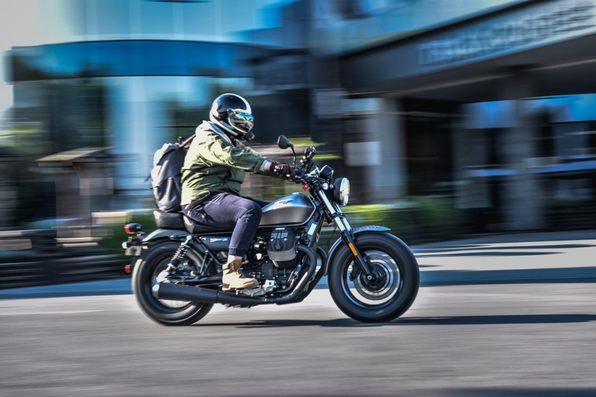 试驾横置双缸摩托——摩托古兹 v9 bobber 纯正的意式大餐_搜狐汽车