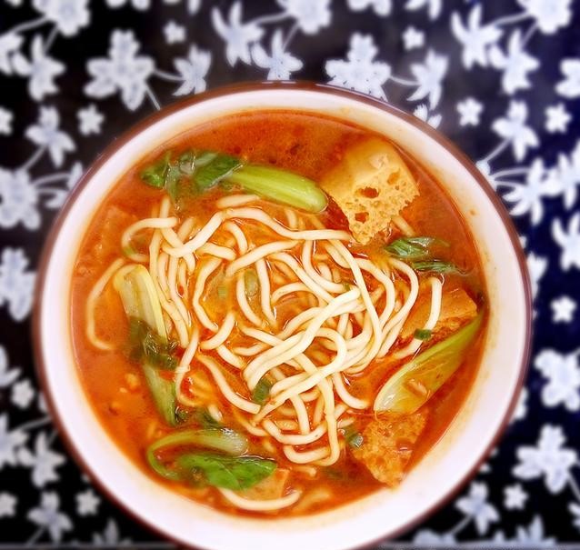 香辣面是河南新乡特有的一种面食小吃,以香辣著称