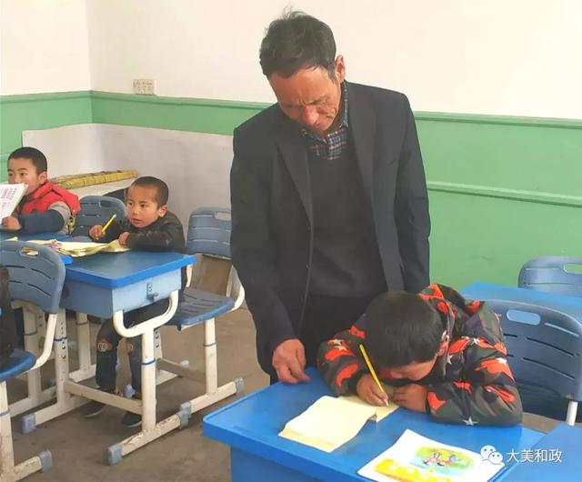 一个也要教下去——记和政县马家堡学区刘湾小学代课教师张志忠