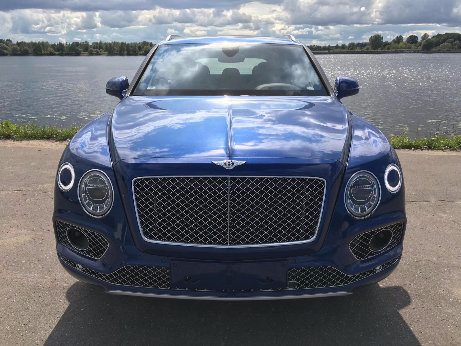 2019款宾利添越柴油版豪华suv天津现车参数讲解