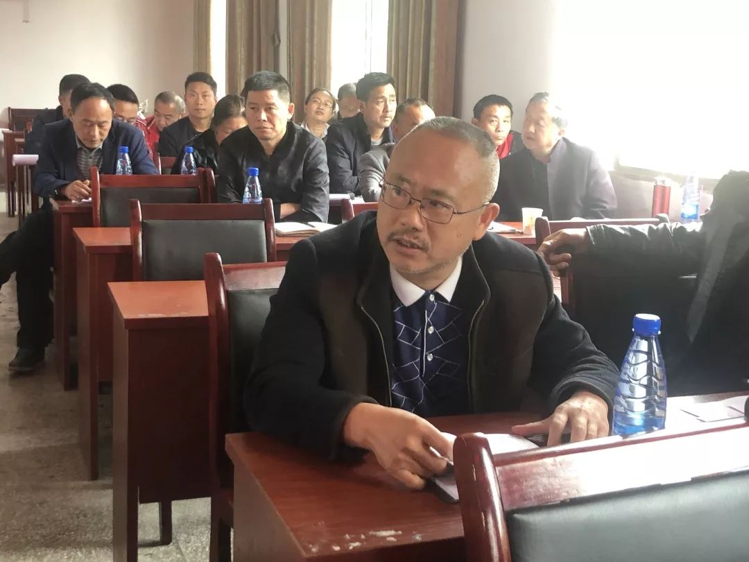 【政务动态】洪家关白族乡召开4月工作讲评会