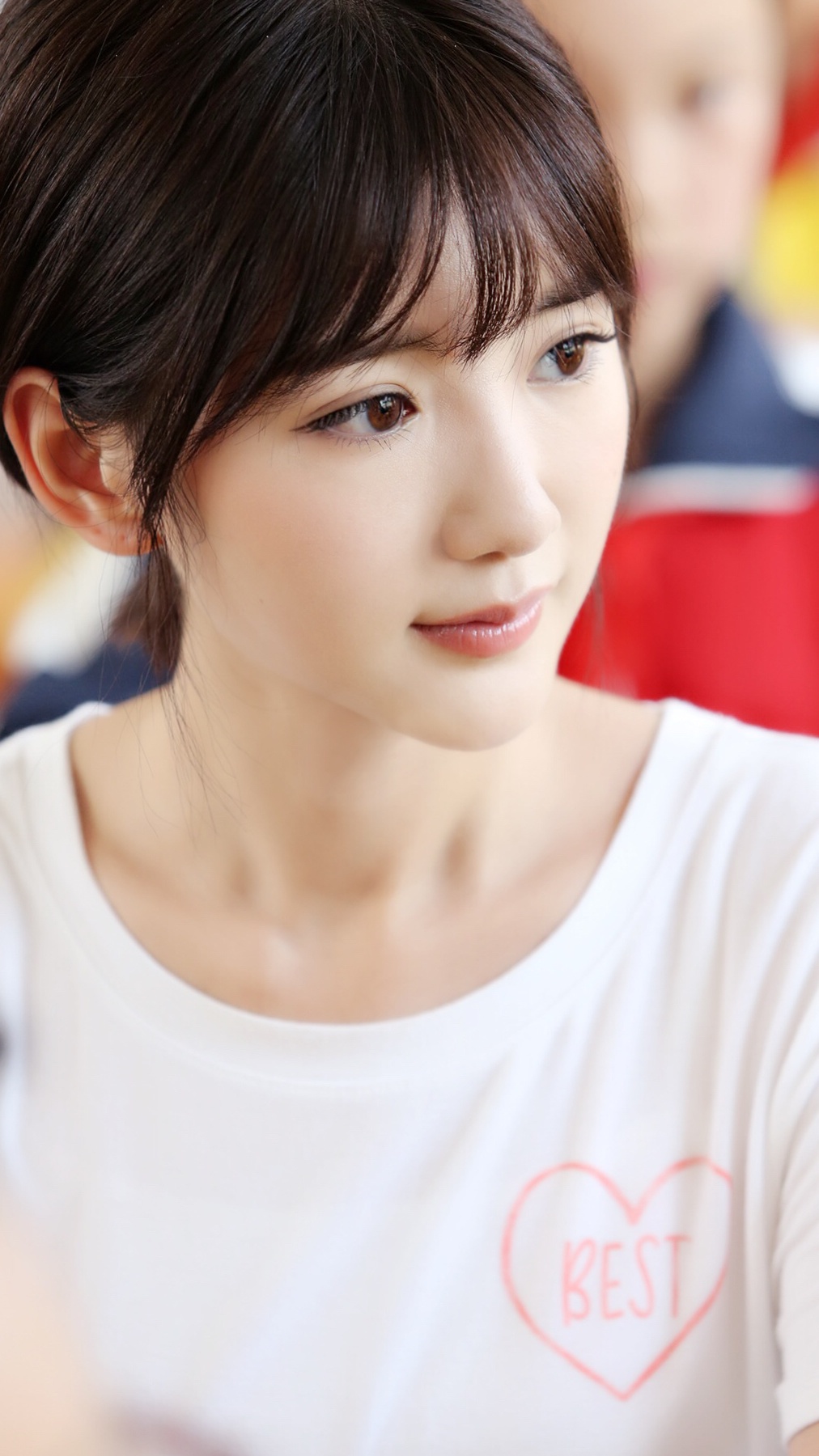 毛晓彤精美壁纸:一位魅力十足的小仙女