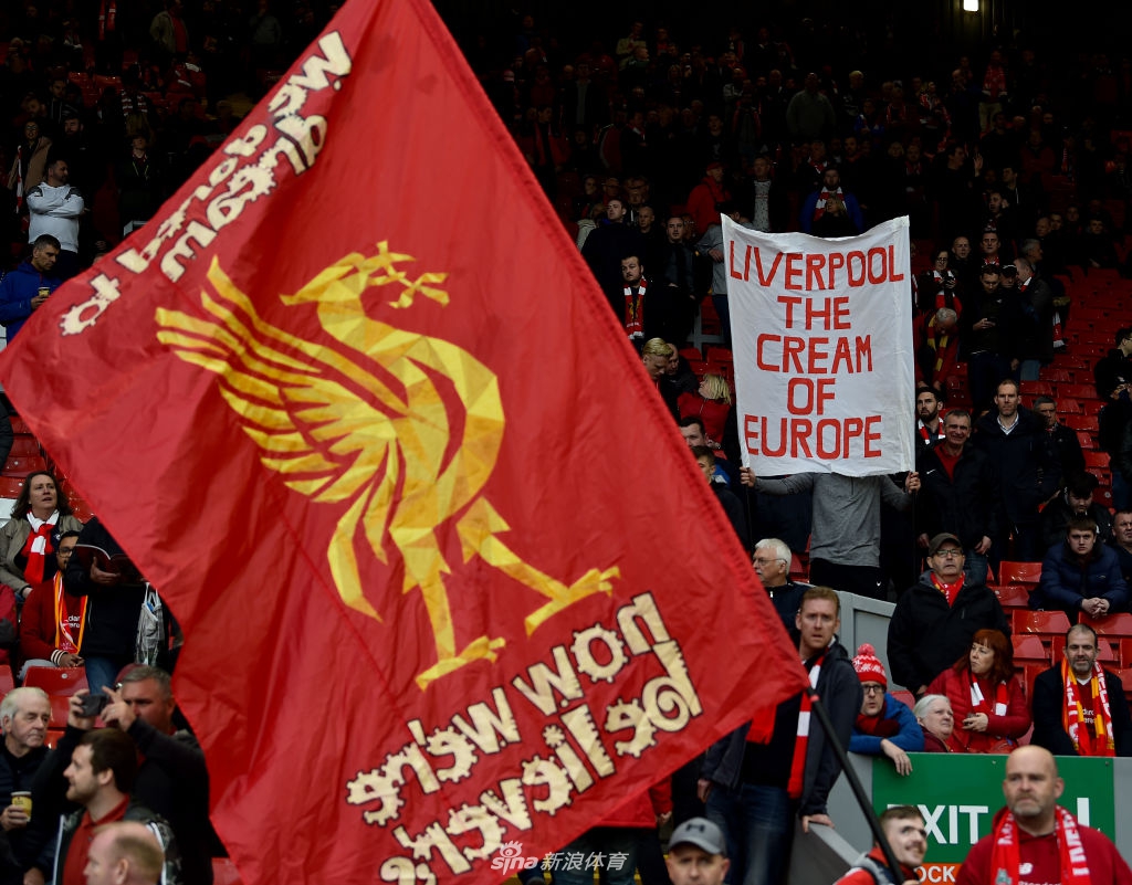 利物浦主场5万人合唱《永不独行》!