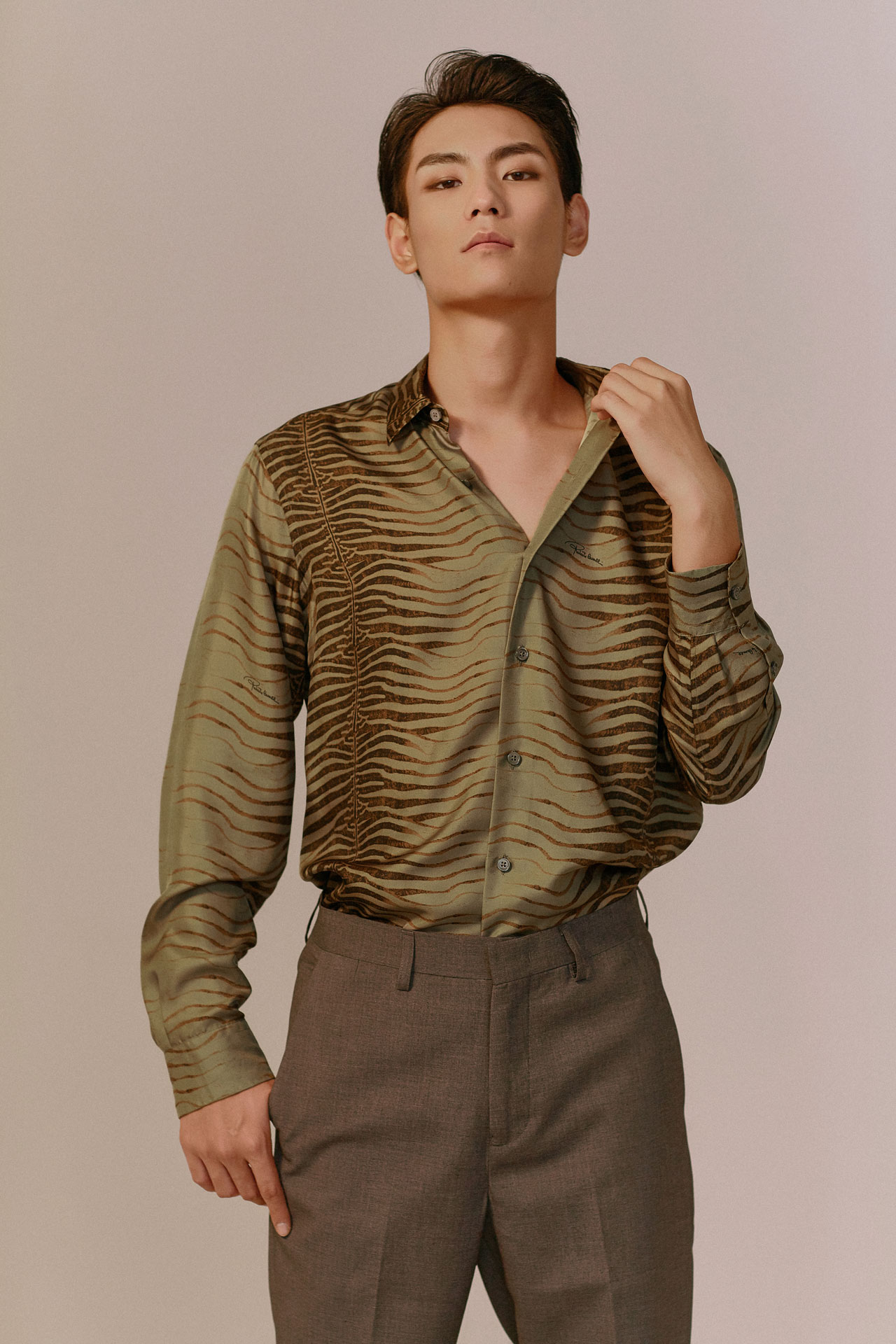 娱乐圈新晋冷面小生李承霖初来乍到长相酷似某一线流量小生