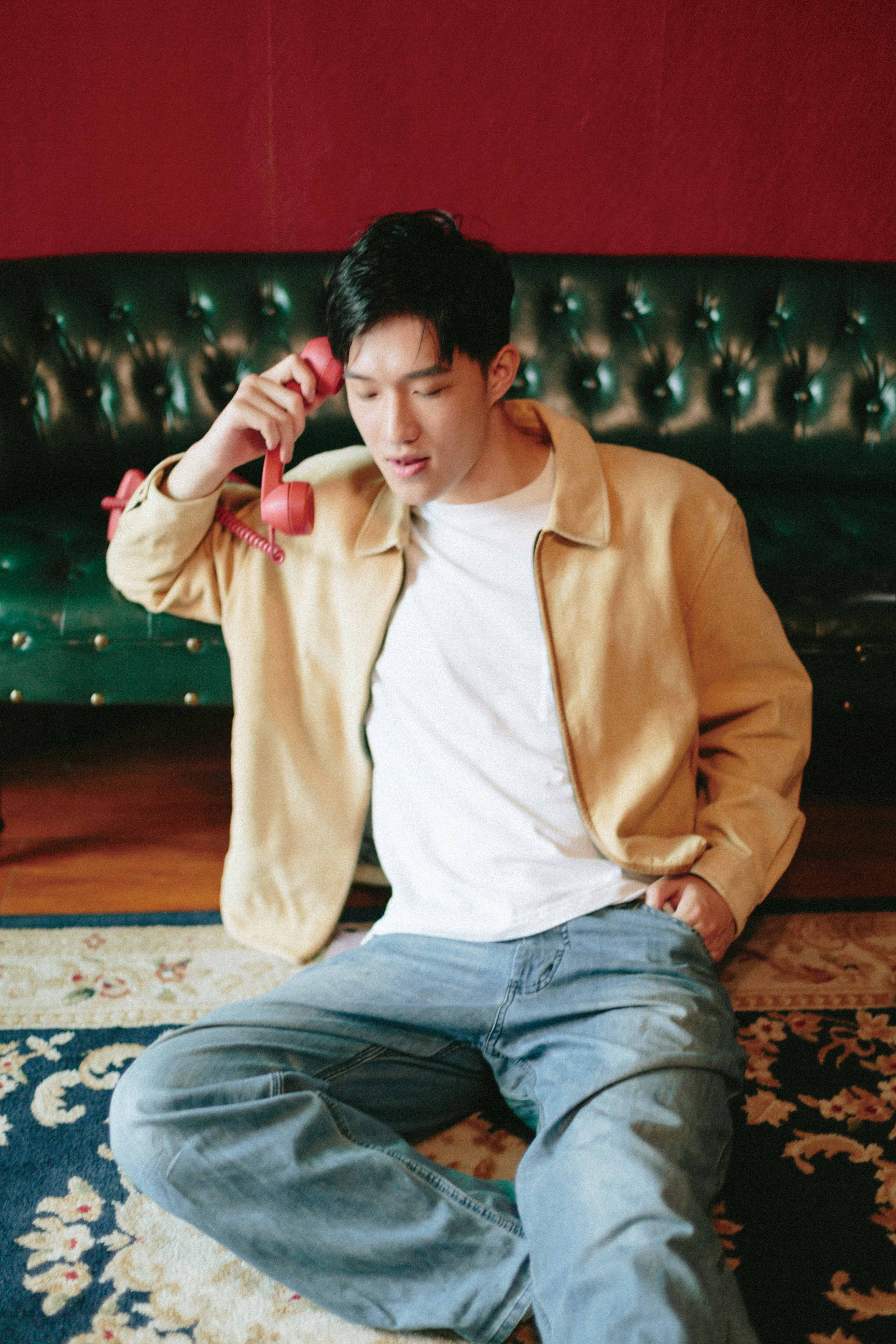 龚锐晒复古写真与网友花式互动笑料不断