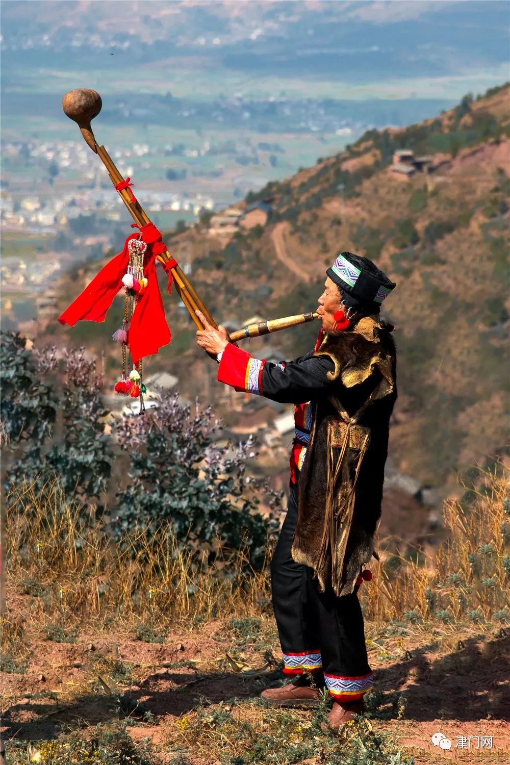 彝族佩刀图片