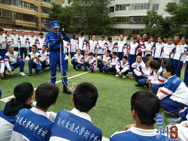 提高师生应急自救能力兰州市防震减灾主题宣传活动走进校园