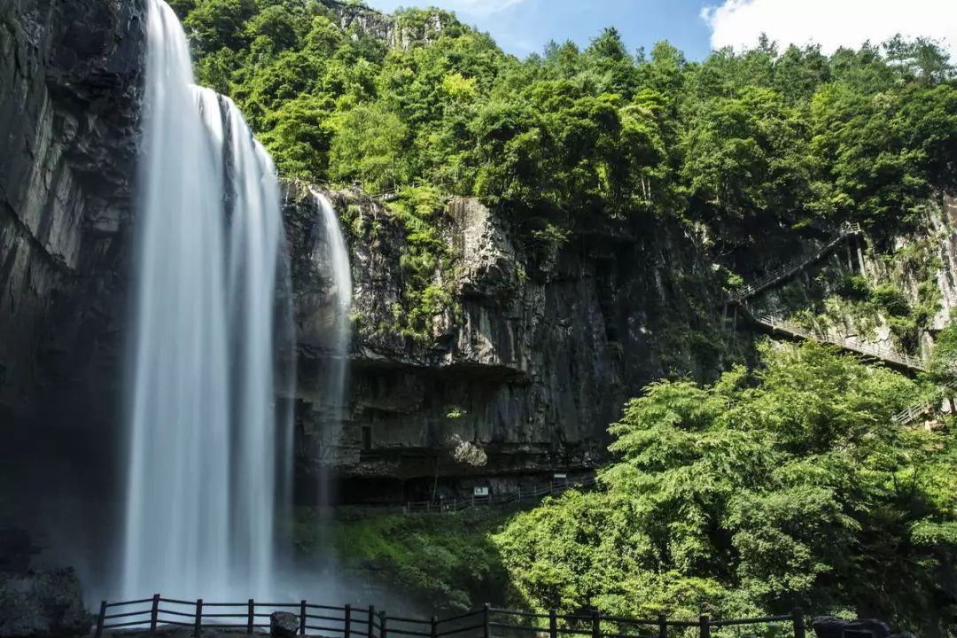 横山雷龙湾瀑布峡谷图片