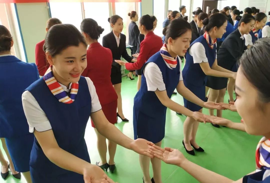 凝聚青春正能量微笑服务二青会太原赛区礼仪志愿者实操演练开训